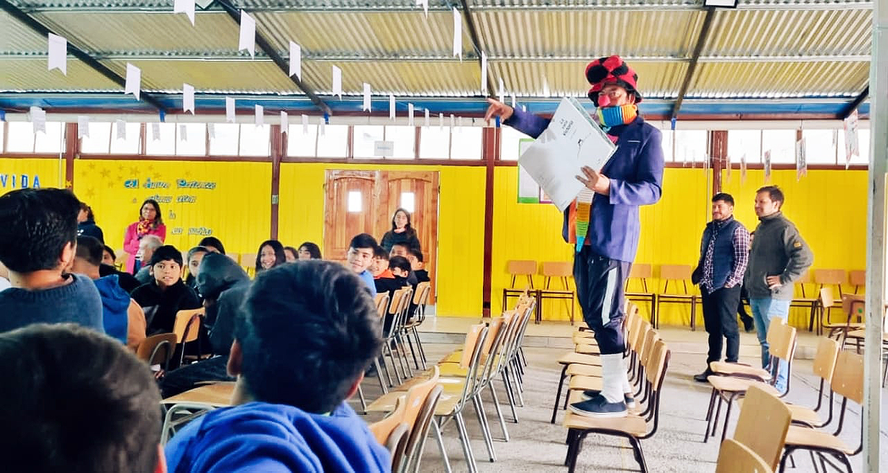 Poeta huasquino llevó la magia de sus “cuentacuentos” a escuelas y jardines de Alto del Carmen