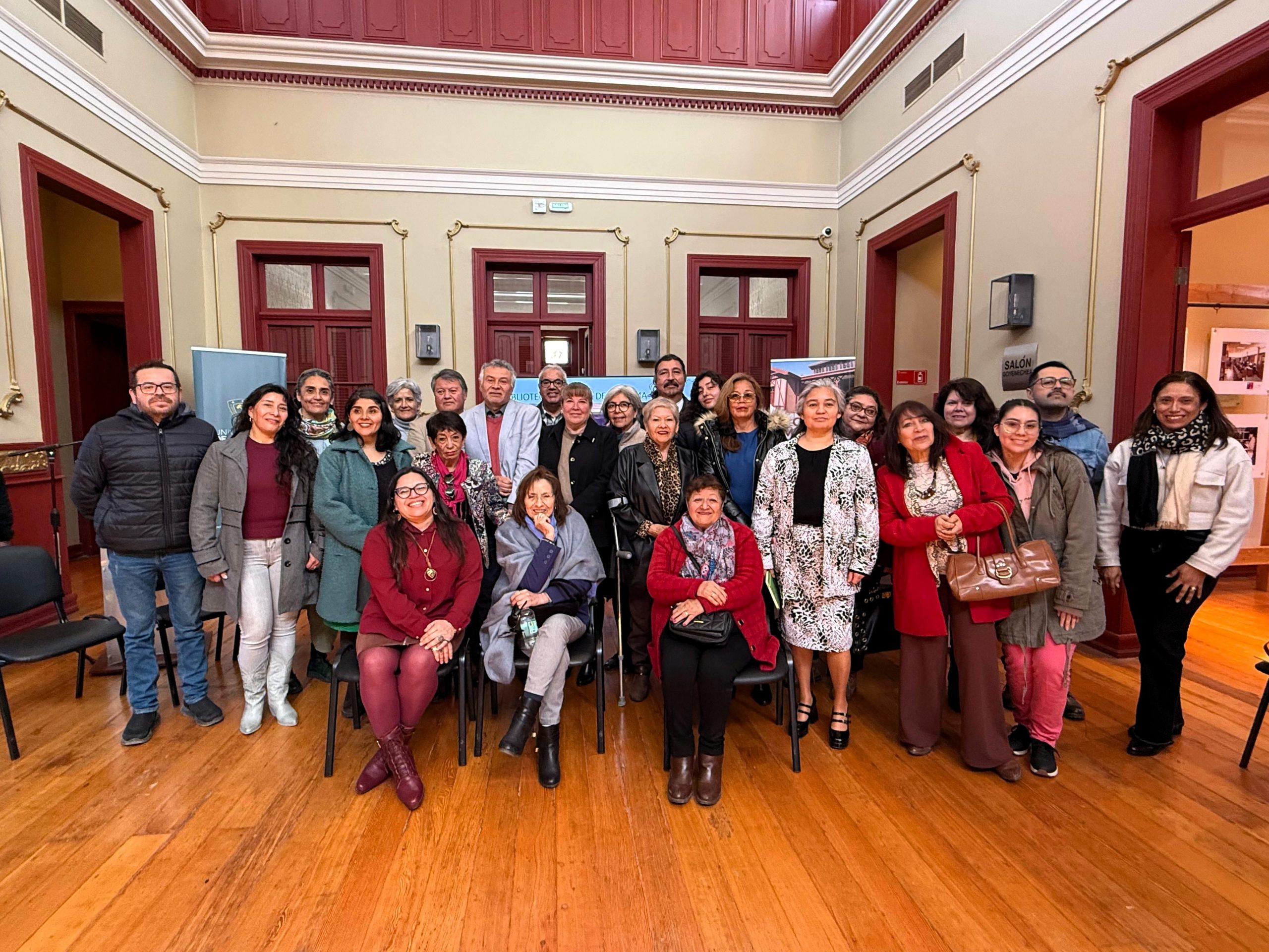 Celebran con conversatorio abierto los 42 años de la Biblioteca Regional de Atacama