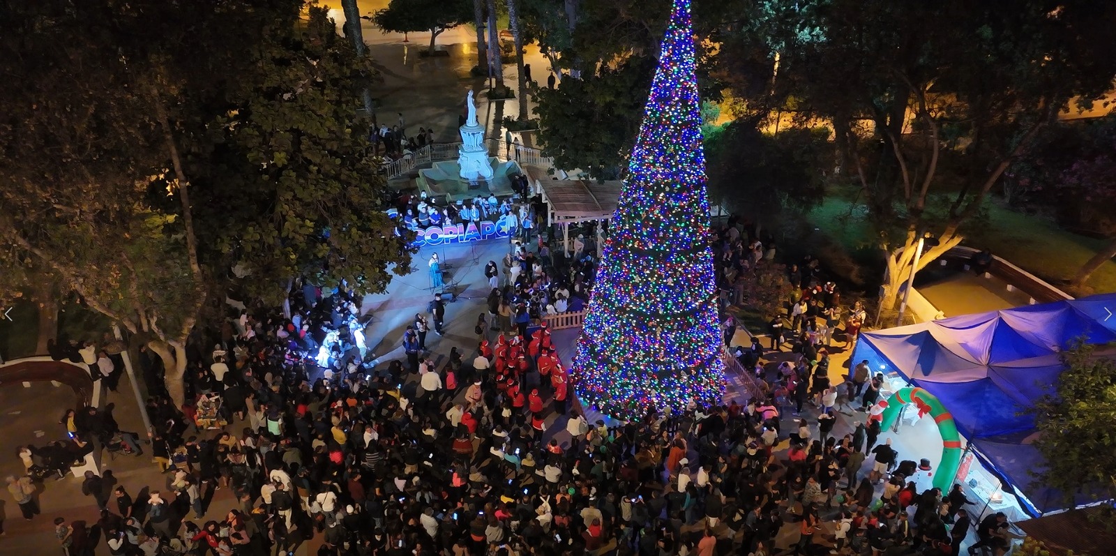 ¡Vuelve la magia! Municipalidad de Copiapó encendió su gran árbol de Navidad