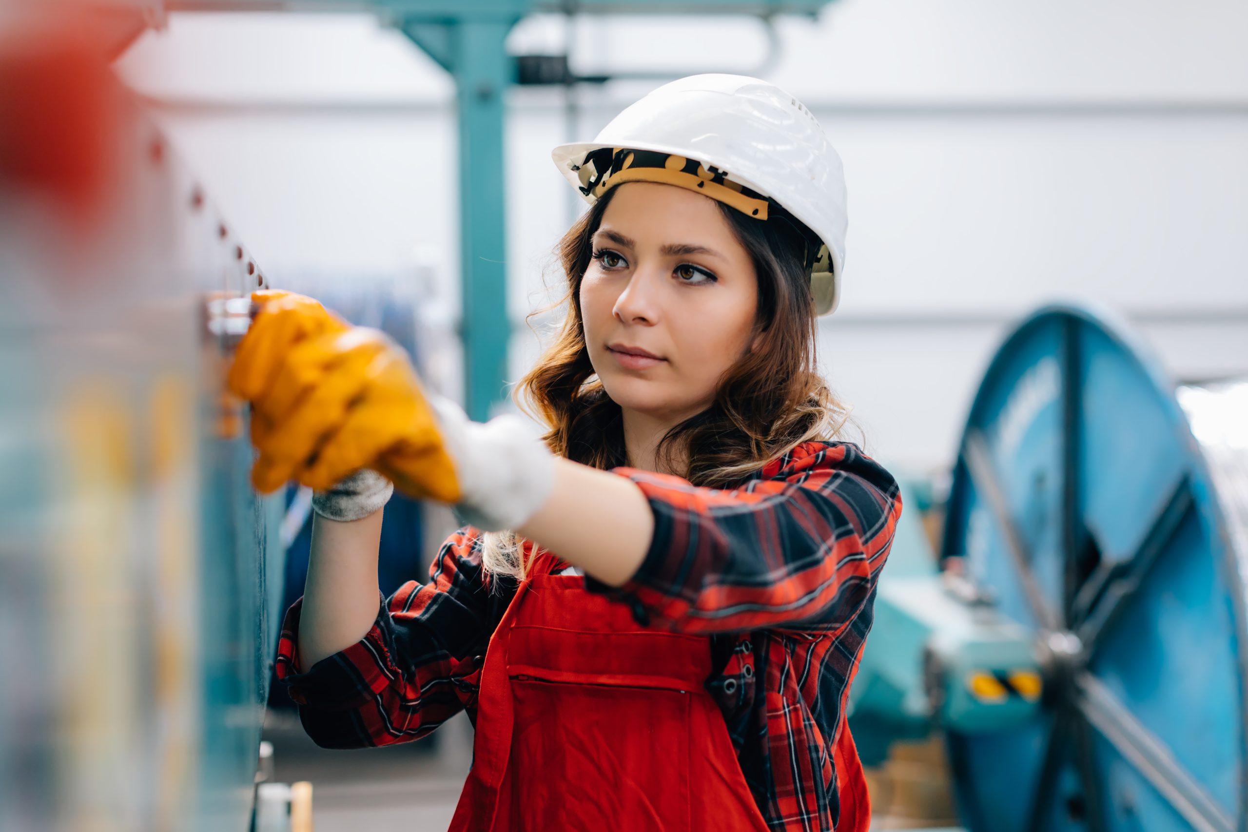 Ocupación de mujeres aumenta y registra variación anual positiva de 1,9%