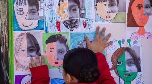 Del aula al muro: estudiantes de Atacama transformaron sus escuelas a través del muralismo
