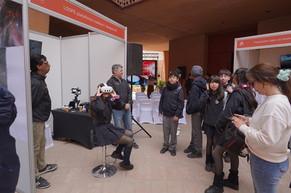 Estudiantes y comunidad se maravillaron con tecnología virtual y documentales sobre astronomía en Festival de Ciencia y Tecnología